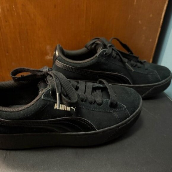 PUMA – Retro Black Vikki Platform Sneaker - Picture 11 of 16
